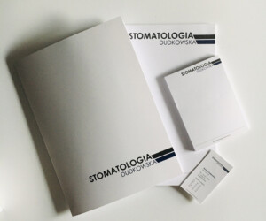 Stomatologia Dudkowska Zestaw materiałów marketingowych z logo stomatologia teczka ofertowa, notes, wizytówki
