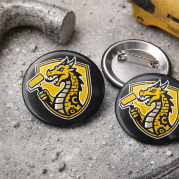 Idealne przypinki reklamowe na eventy i akcje promocyjne. Buttony reklamowe na eventy, targi i konferencje